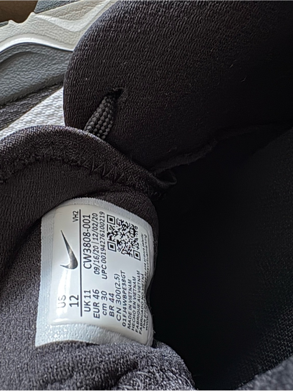 Nike Men’s Black and White Trail Sneakers - Picture 5 of 7